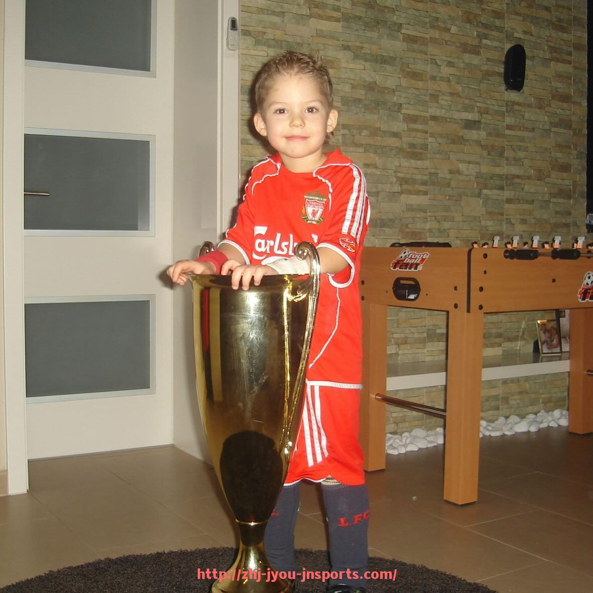 jiuyou九游娱乐-英超球鞋赞助商排名与合作年限一览